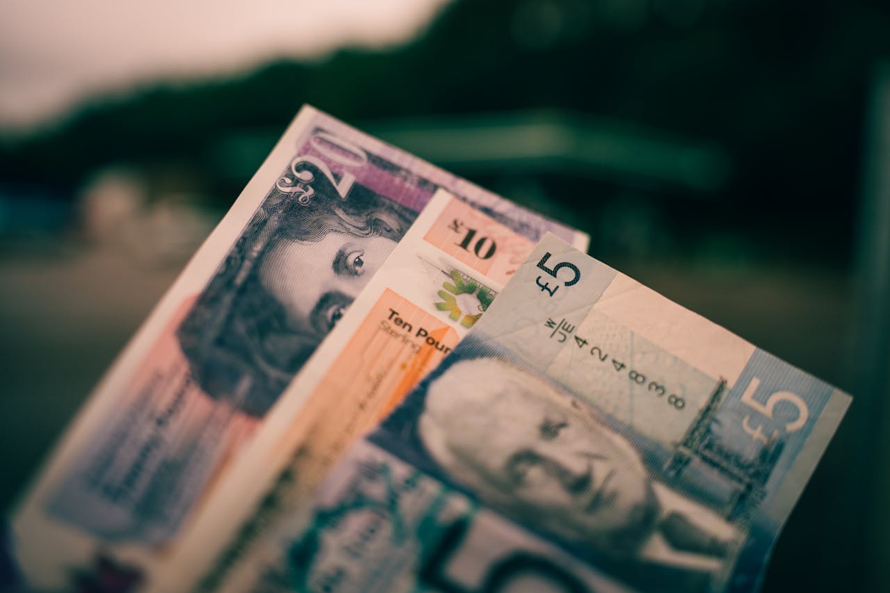 Read more about the article Jak zrealizować czek w funtach?
